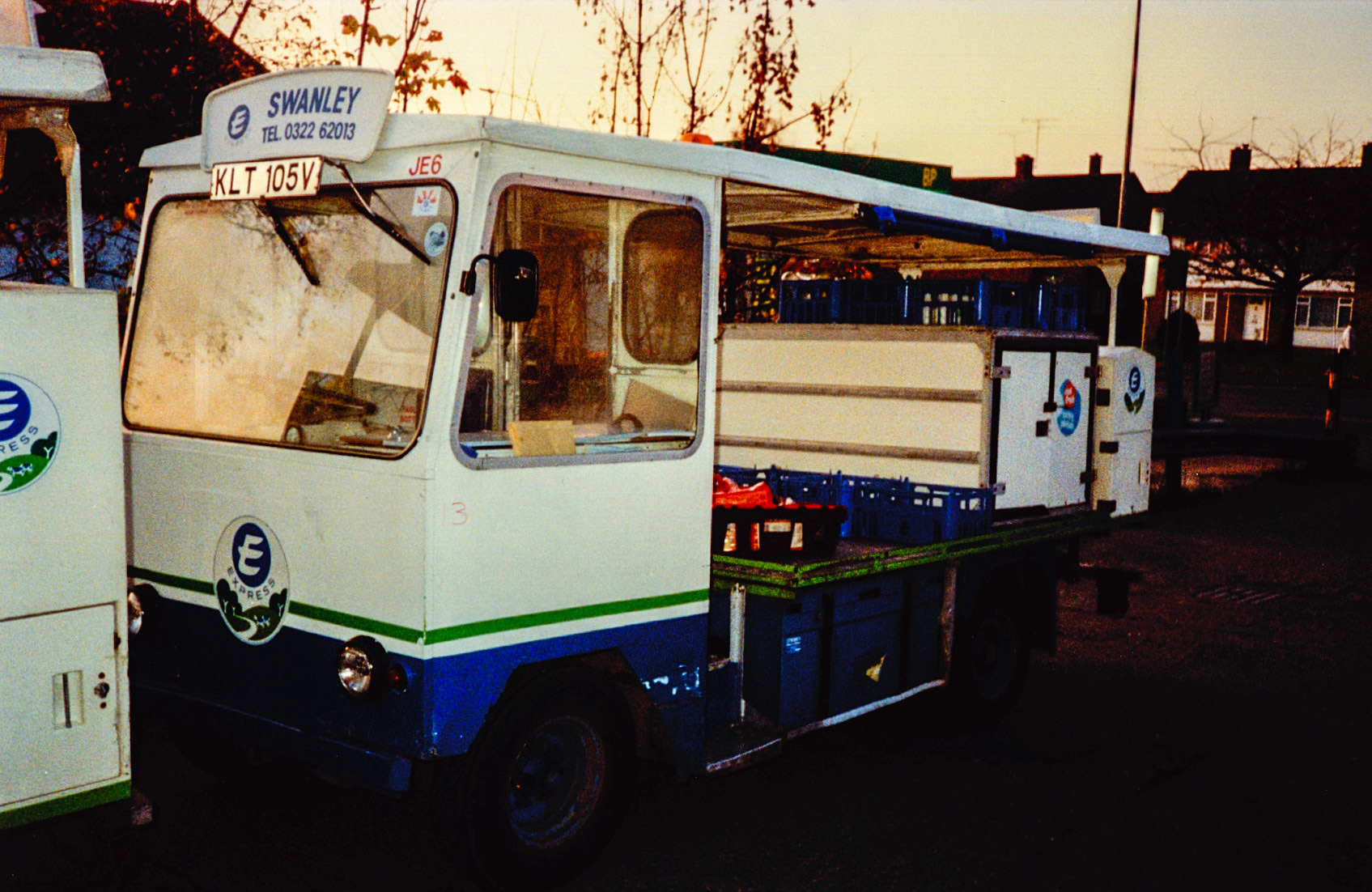 Swanley Depot. Richard Foord comments "One of the four new floats that came in for us that came up from Widdows. I had KLT106V, kept banging my head on the roof, so after a while they gave me a M R." (Courtesy Dave Fane)