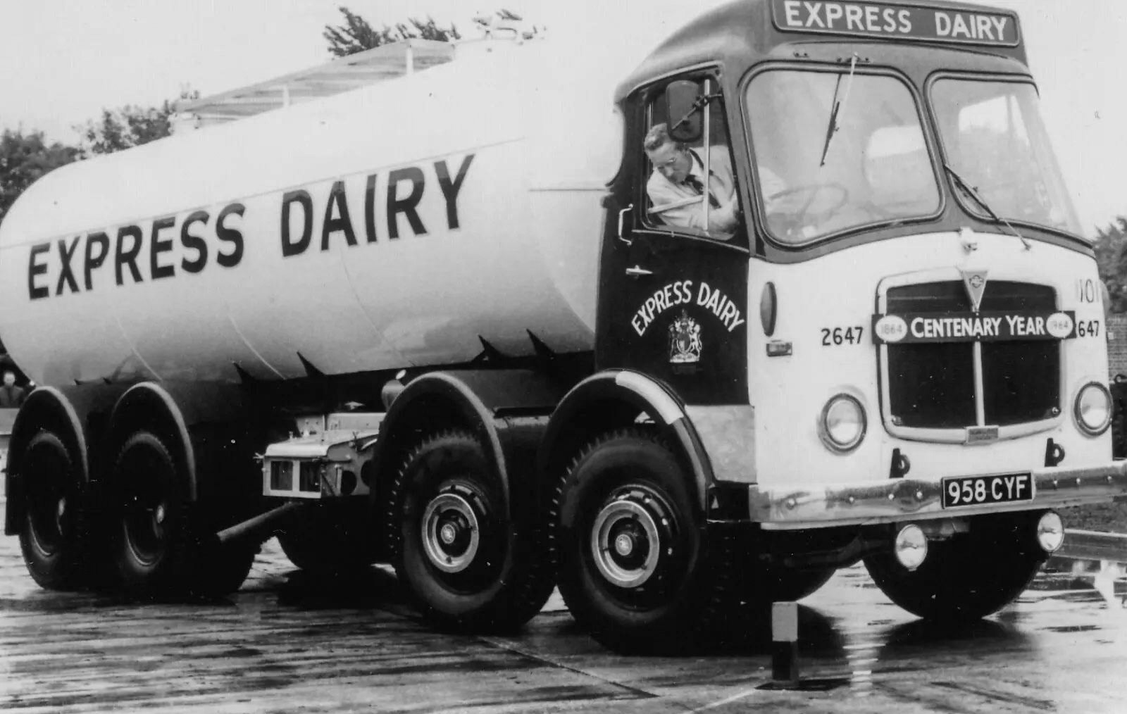 1960's Express Dairy Tanker Reg 958 CYF, Co Num: 2647. (Courtesy Thelonious Monk)