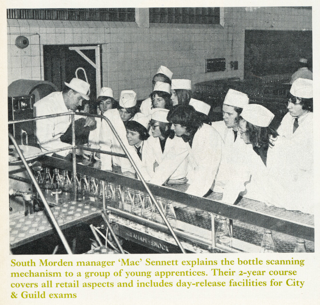 1973 'Mac' Sennett explains bottle scanners to apprentices