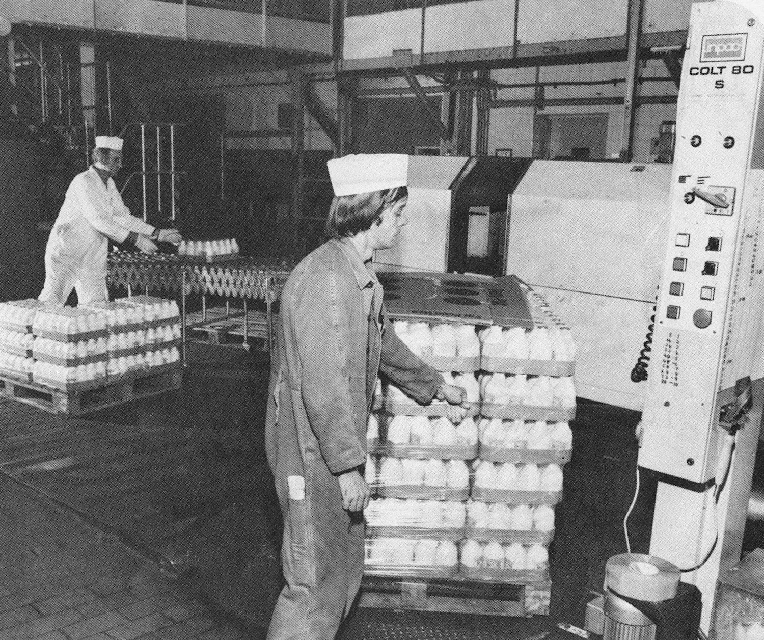 1981 Len Elsey wraps a pallet of sterilised milk