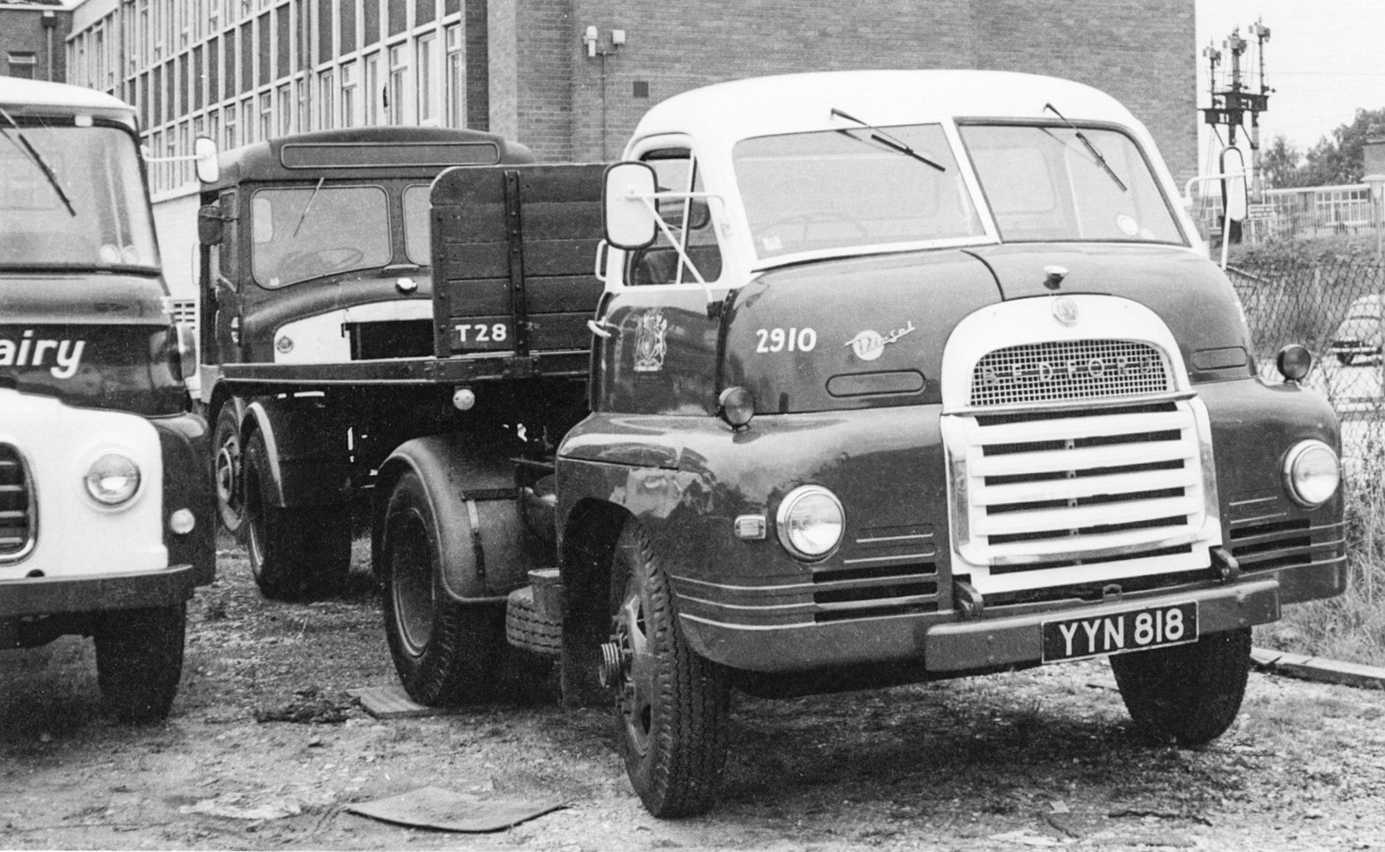 1960s Bedford YYN 818, Co: 2910 with trailer T28. (Courtesy Paul Luke)