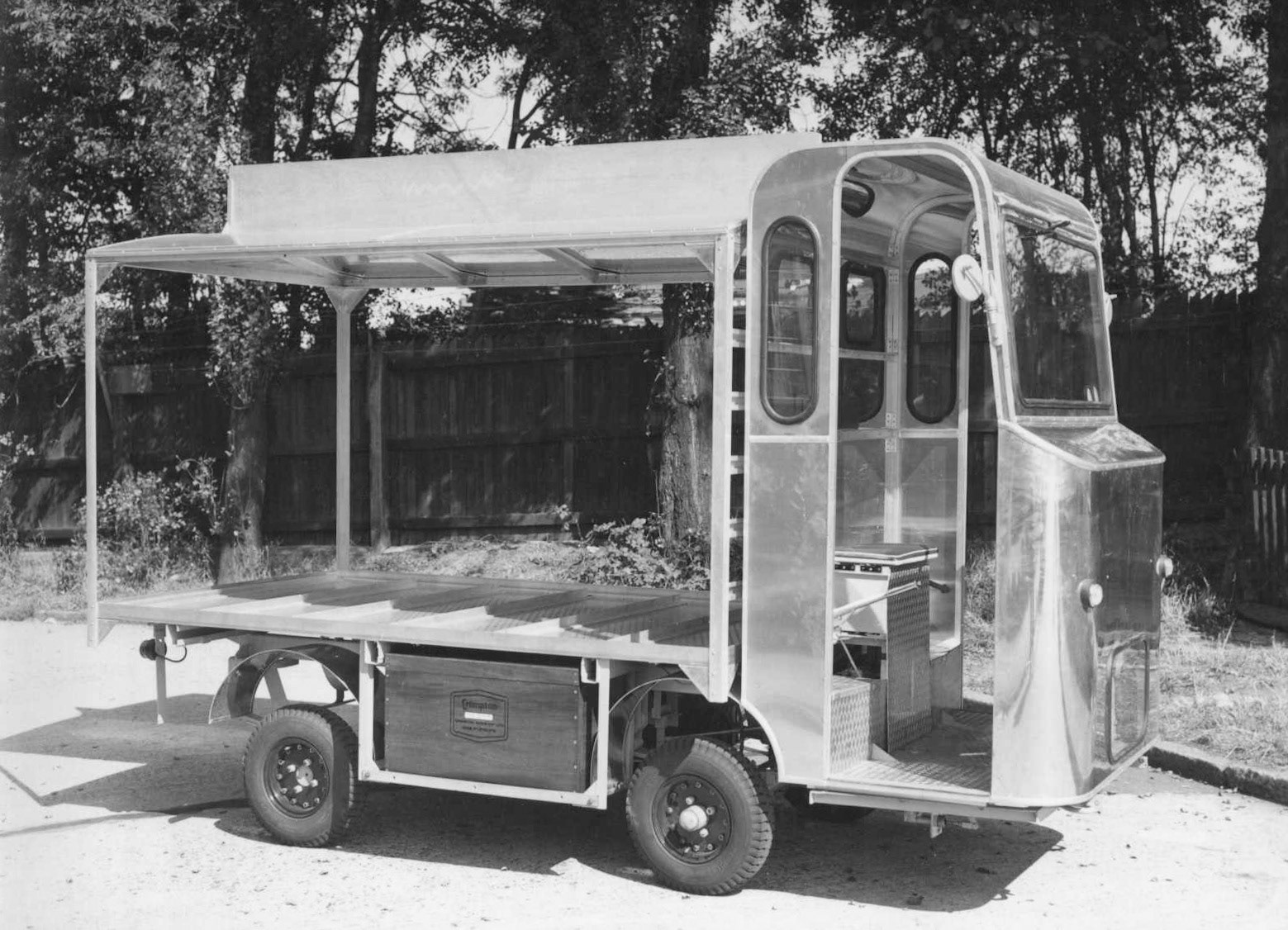 Electruk 'Rider Pram' E15 with standard alloy dairy body and extra headboard