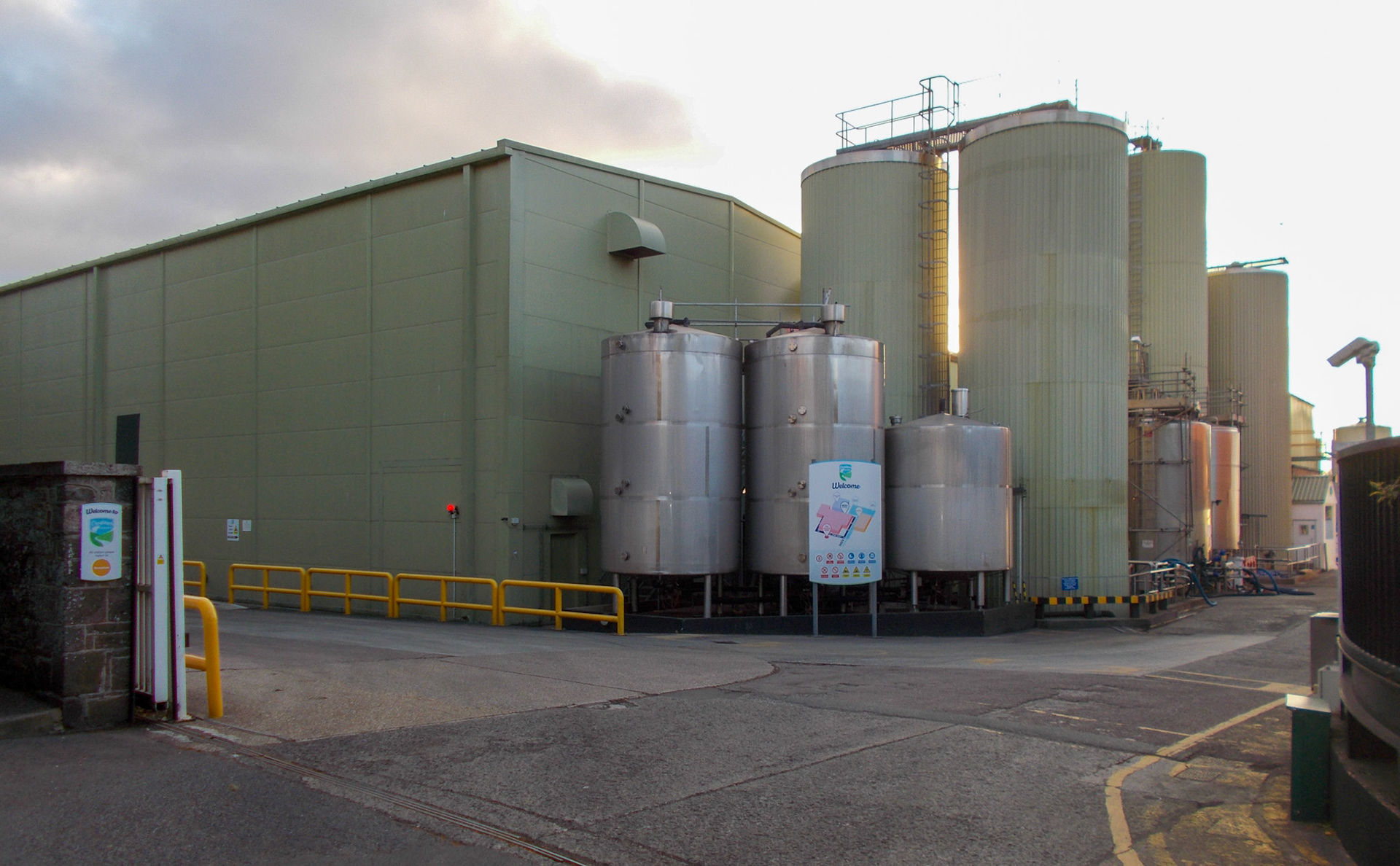 2014 Crediton Dairy Signs and Entrance (Courtesy Paul Smith)