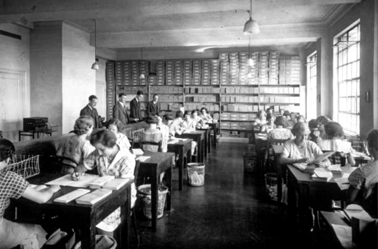 1933-1938 MMB staff at Thames House, Millbank. London. (Insert in MMB Magazine, 1983 Sept-Oct, courtesy Andy Wallis)