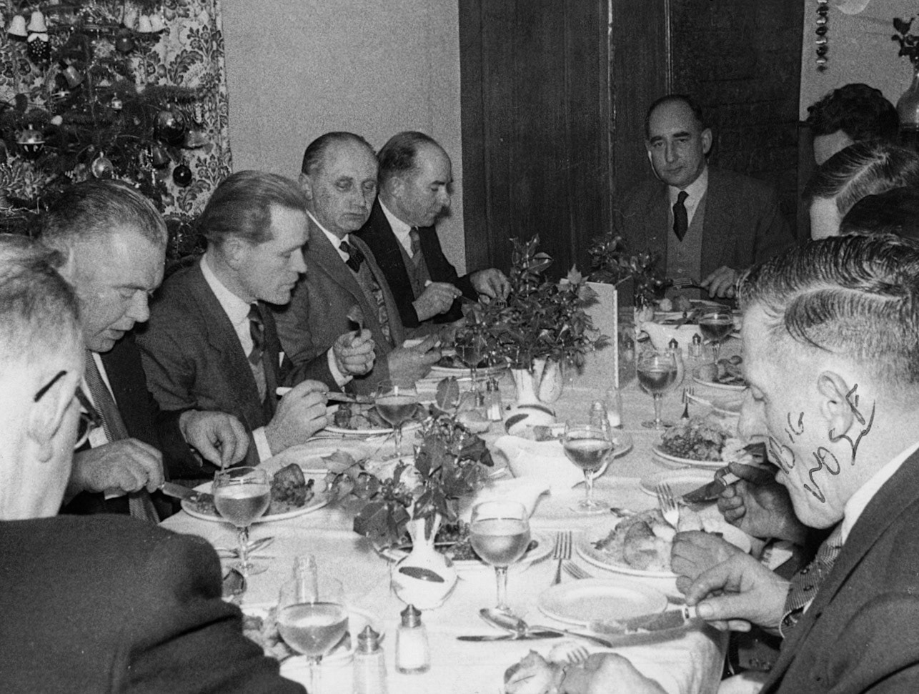 Erin Cullis identified David Cullis again (third from left, leaning forward slightly). Len Bailey comments "Stanley Ordley on right" (Joe Lyons Collection)