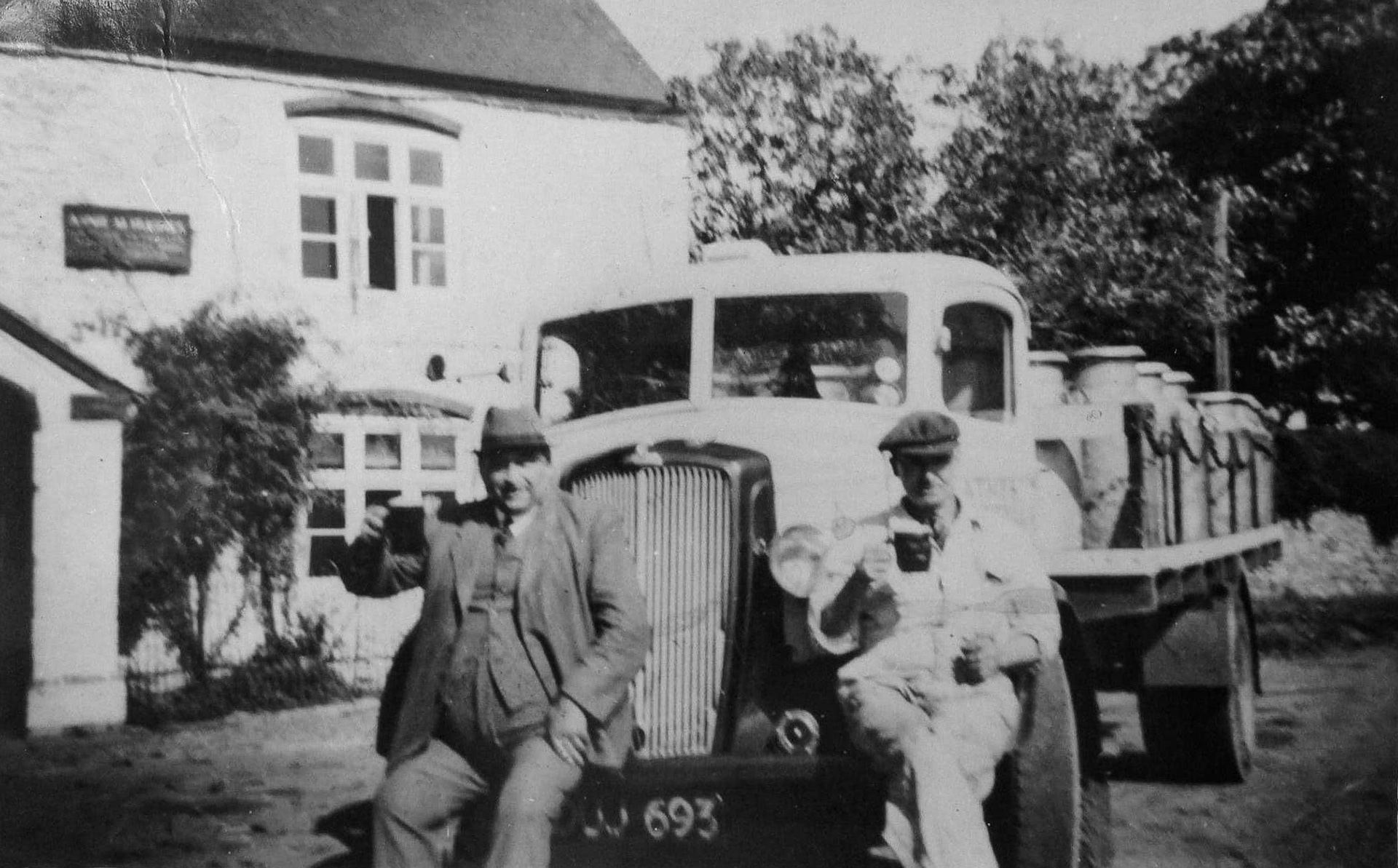 1950's? Minsterley, outside Stables pub. Lorraine Fletcher comments "My grandad Fred Ruff far right. Ben Samuels adds "That's me on the left in the trilby hat." (Courtesy Lorraine Fletcher)