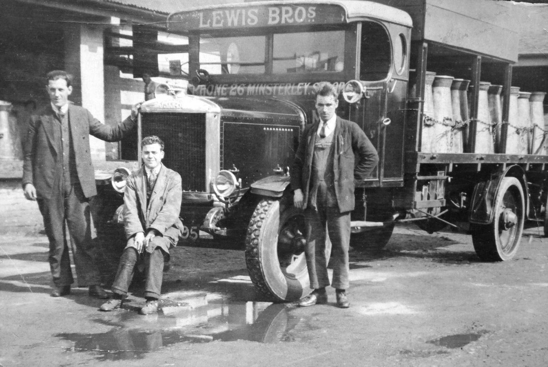 1940's Minsterley. Lorraine Fletcher comments "My grandad Fred Ruff far right. (Courtesy Lorraine Fletcher)