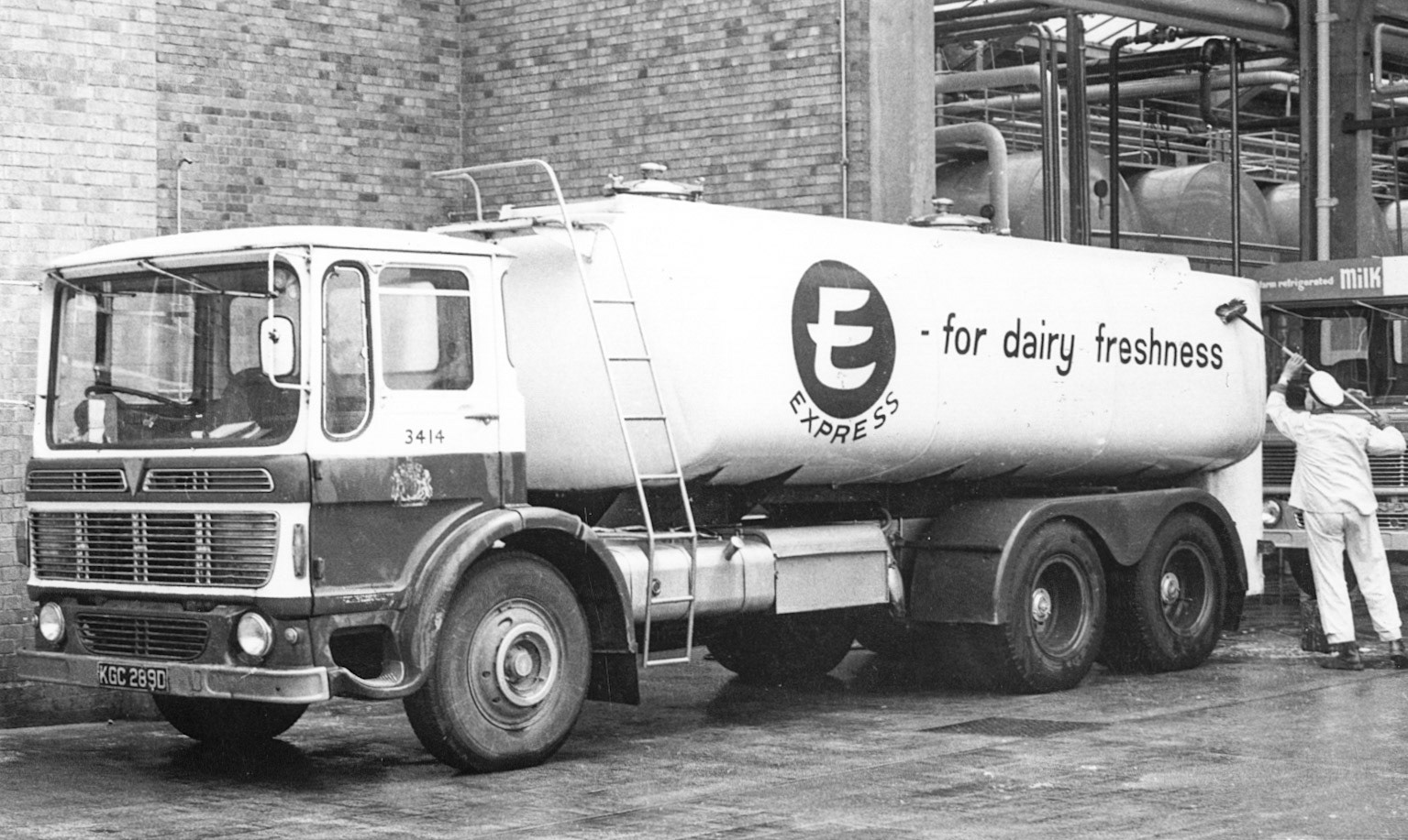 1966 Reg. AEC Tanker KGC 289D, Co: 3414. (Courtesy Paul Luke)
