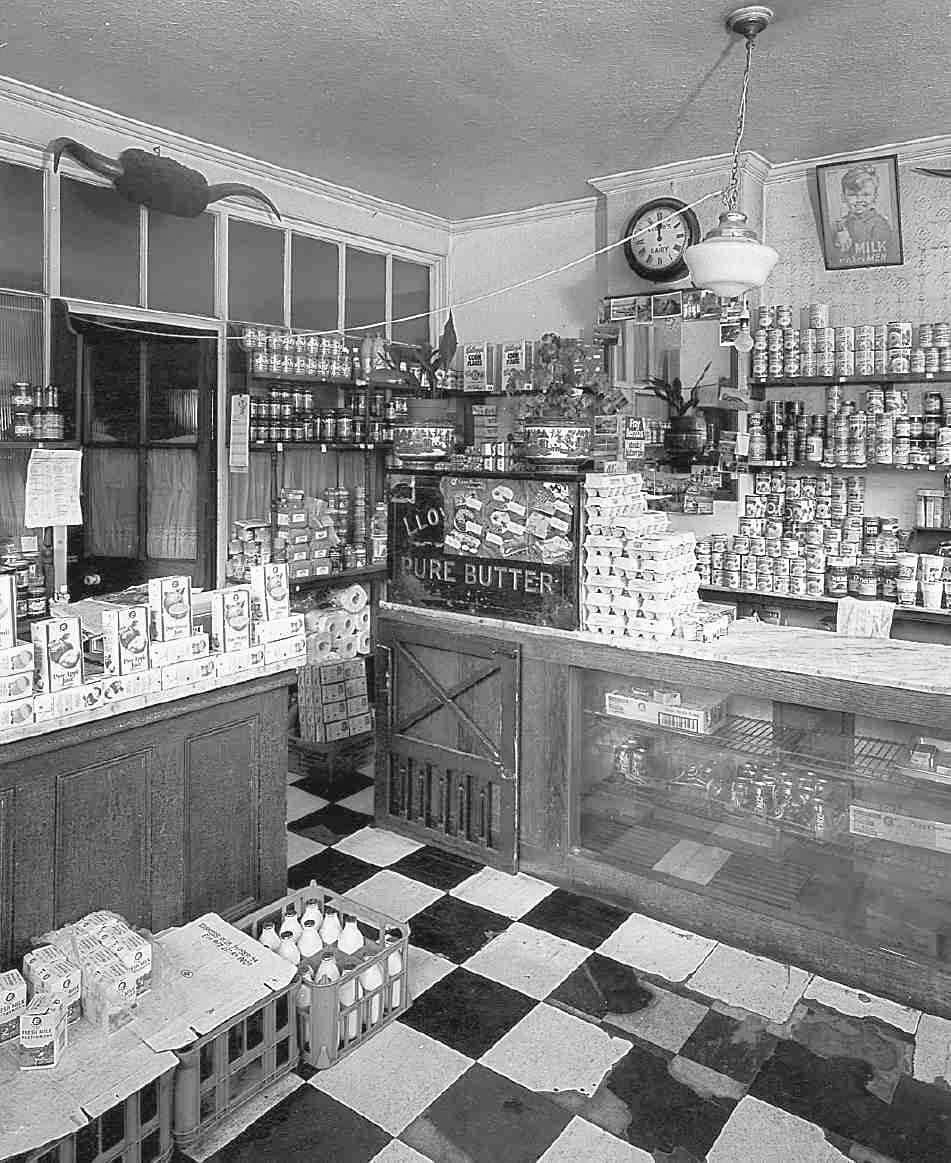 1980's ? Islington. Michael Aldread comments "Lloyds of Amwell Street". Dave Luxford adds "Blimey, remember him, I can see him now standing outside his shop in his apron, he was on the phone nearly every day for something or other".