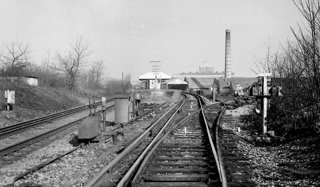 1979 Track lifting (Courtesy Geoff Smith, Flickr)