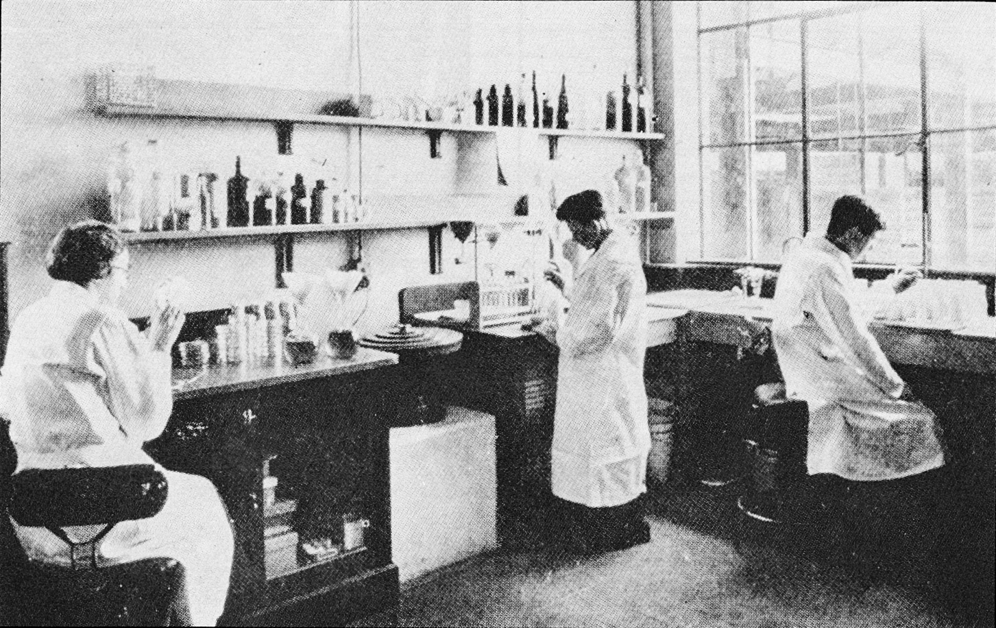 1930's Appleby Laboratory, with Bill Grisenthwaite on the right.  (Express News February 1982)