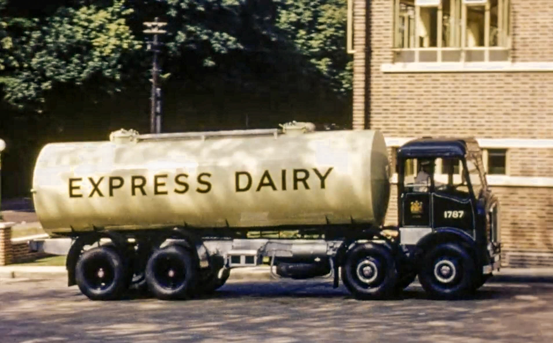 1954 Road tanker RLM 318, Fleet 1787 arriving at South Morden, from Billingshurst. Canteen block in the background. (Stills from Express Dairy Film)