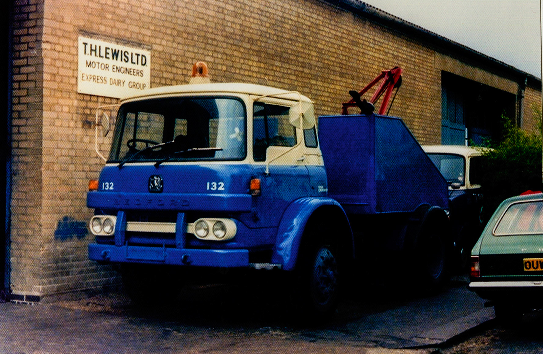 1980's Breakdown Truck Co: 132 at Cricklewood Garage. (Courtesy Dave Fane)
