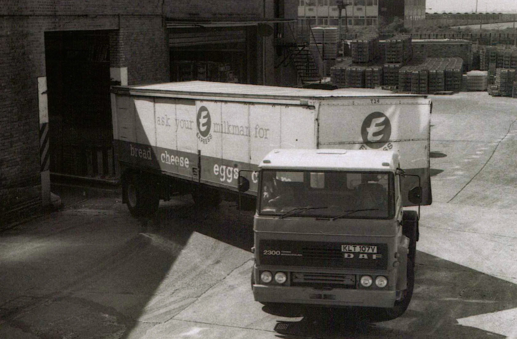 1979 Reg DAF 2300 at South Ruislip unloading bay KLT 107V
