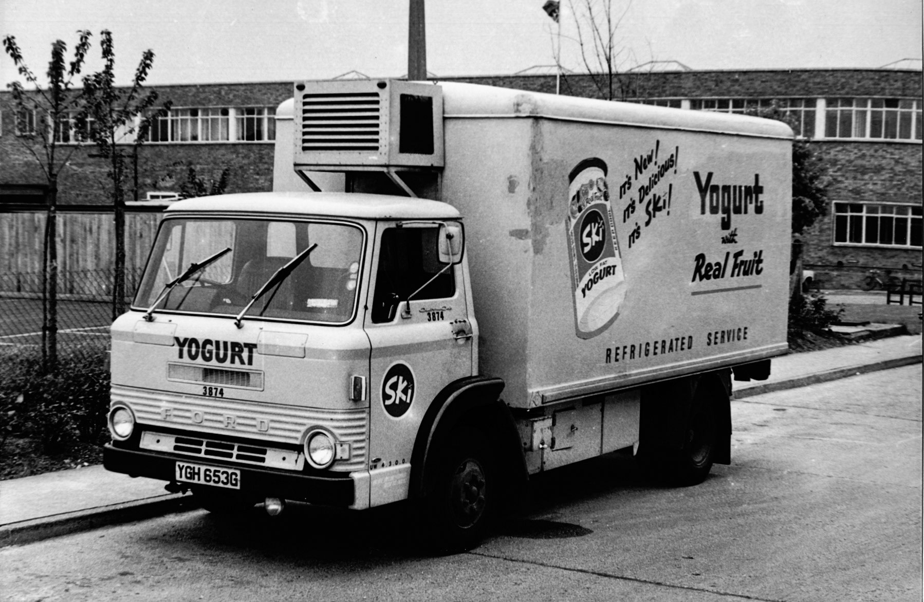 1970's Ski Delivery 1969 Reg YGH 653G at South Ruislip. Tony Smith comments "We had one in this unusual livery at Rossmore Rd depot in 1969/70 - all of the others were the more traditional blue &amp; White". (Courtesy Dave Fane)