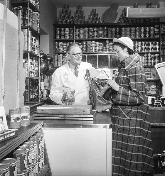 1951 Tetra Pak's new packaging in the shape of a tetrahedron, called tetra or tetras. The package was the start of the Tetra Pak empire, which went on to dominate the packaging industry; behind the company was Ruben Rausing. (Courtesy imageBROKER Prints)