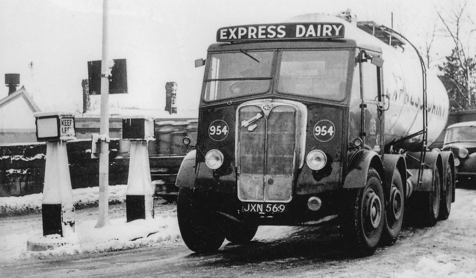 1950's Express Tanker Reg: JXN 569, Fleet No 969. Bill Conquest identifies this image taken at Rowsley, heading on the A6 toward Matlock. (Courtesy Michael Aldread)