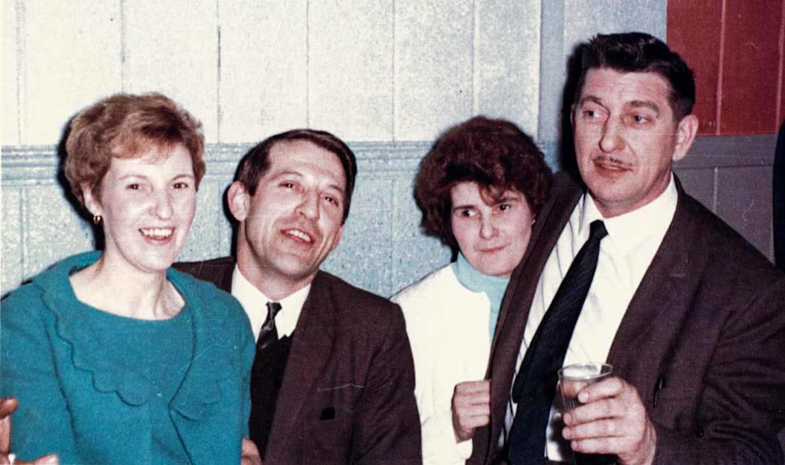 Chasp Phillip Davies identifies Jos and Ruby Evans in the middle. Len Bailey adds "Les Jones far right, his wife first on left". (Joe Lyons Collection)