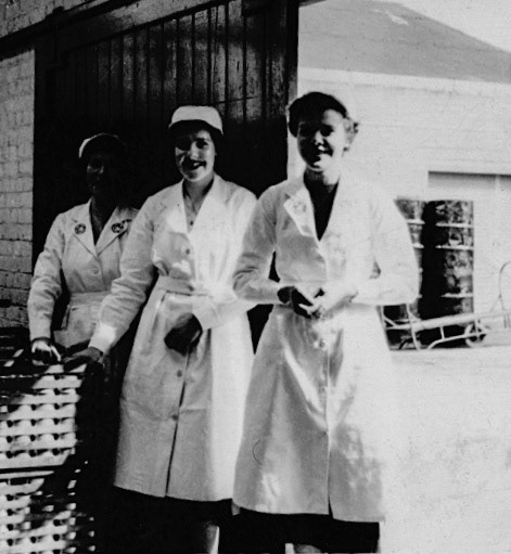 1960 "Joyce Matthews, Margaret Waters, nee Pugh". Norma Waters comments "That's my mum". (Courtesy Joe Lyons)