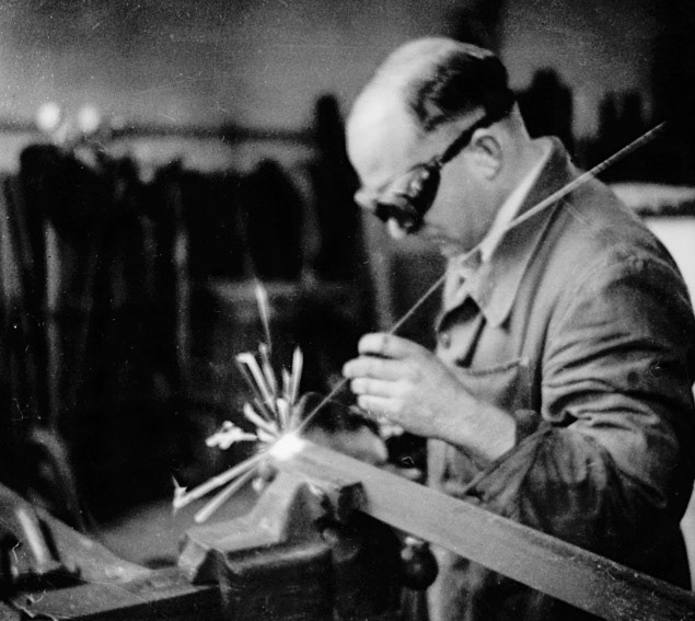 1960 Kathryn Purslow identifies Albert Purslow.(Courtesy Joe Lyons)