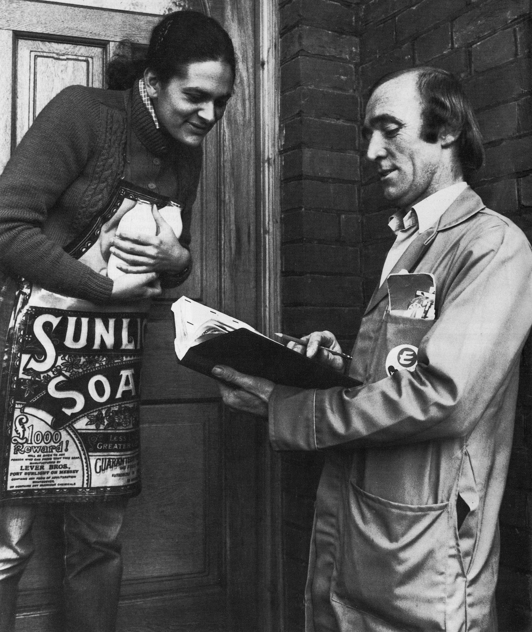 1984 Whetstone milkman Dave Evans checking his customer Mrs Green's milk order. Mick Wheeler comments "Worked with Dave at Whetstone. Great man." (Express News Winter)