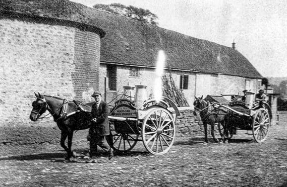 1918 Hunt's Dairy horsedrawn carts.(Courtesy www.huntsfoods.co.uk)