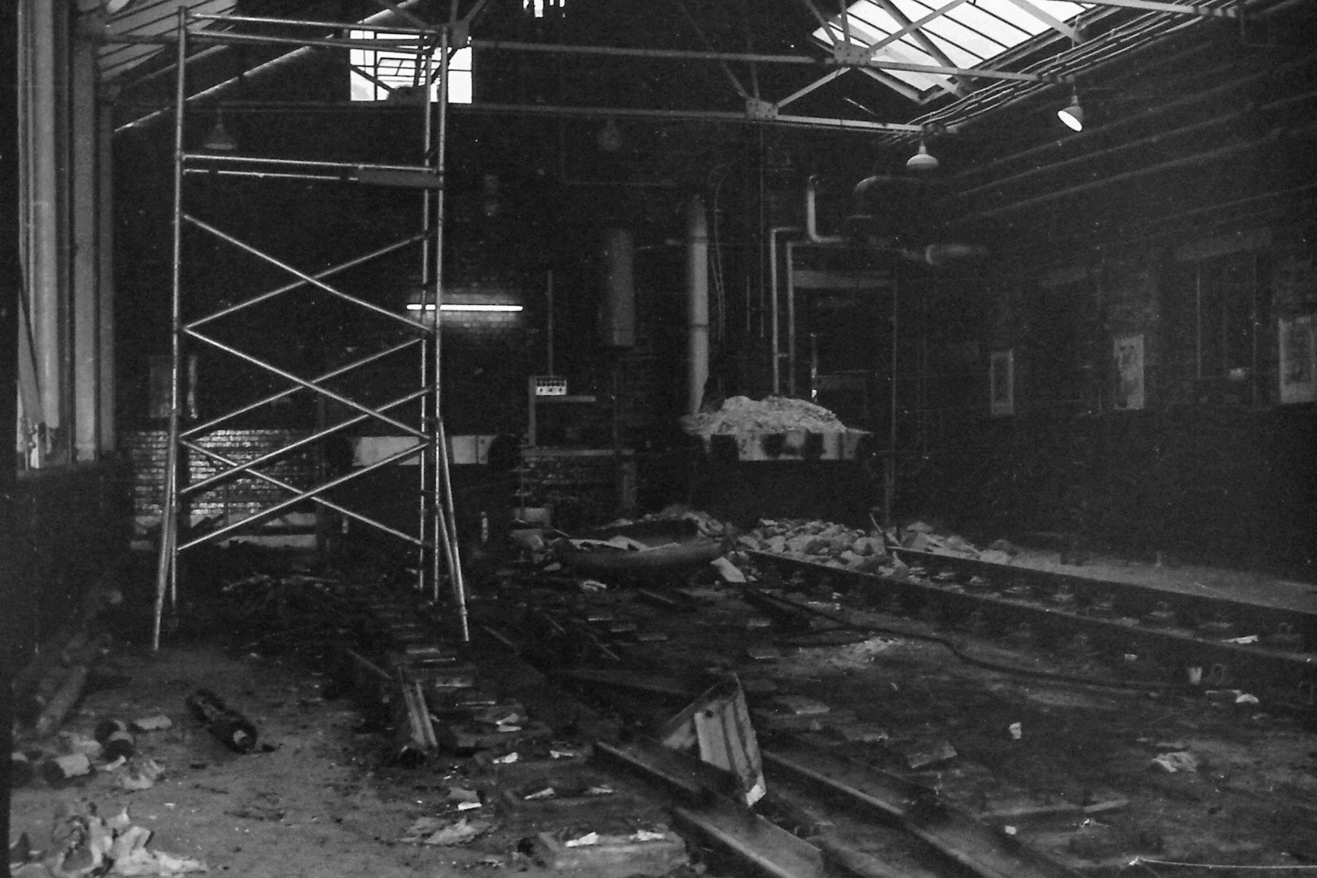 1979 South Morden, final internal demolition inside rail siding for re-use for ice tank, engineers' workshop and boiler house. (Photographer Sam Jones)