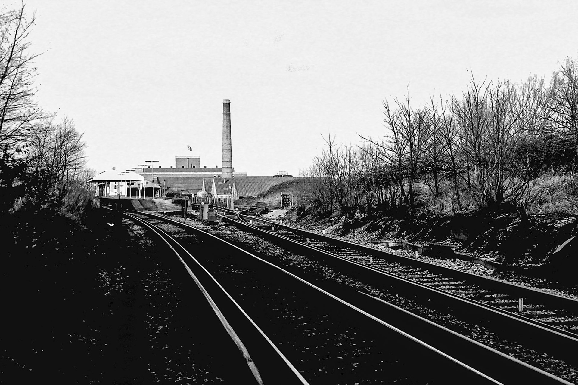 1970's South Morden rail siding and adjacent main line in its final days prior to closure in 1979. (Photographer Sam Jones)