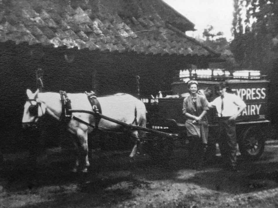 1946 Cross Street, Uxbridge. Richard Gaylard comments "The couple are husband (milk roundsman) and his wife (stable groom)." (Courtesy Richard Gaylard)
