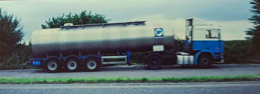 1991-95 TIP tanker in a lay-by just outside Honiton fully loaded with raw milk heading for Staplemead. (Courtesy Alan Saunders)