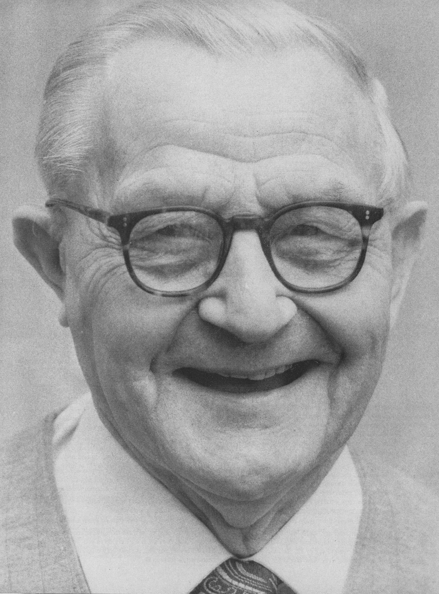 1977 Fred Hills started with L. Roper and Sons in 1901 and is featured in this article about Pre-retirement sessions at Robarts House. (Express News Spring)