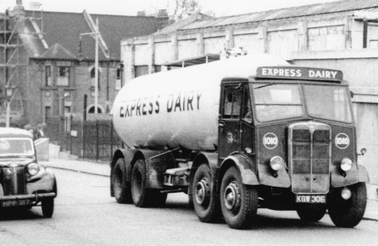 1960's Cricklewood. Bulk Tanker (Courtesy Craig Wells)