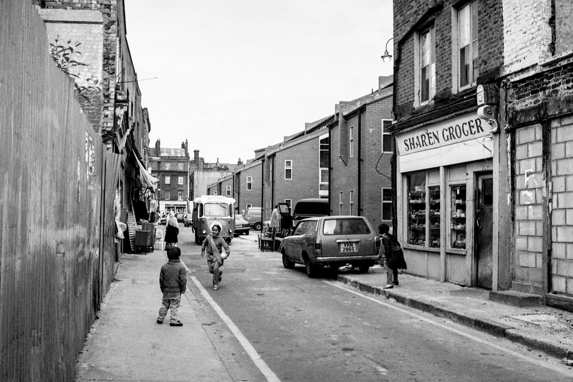 1986 Whitechapel, Bishopsgate Delivery Float 1965 Reg. Allan Dawes recognises vehicle as W &amp; E Major, WM class. Paul Smith and Dave Fane recognise as Hessel Streeet, Whitechapel. (Courtesy Bill Taylor)