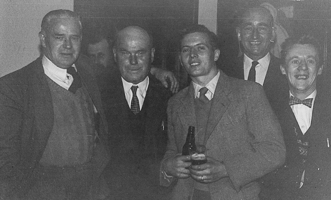 1953Tony Swain identifies Tom Lewis with the beer, Brian Bennett identifies Tom Jones on the left.  (Joe Lyons Collection)