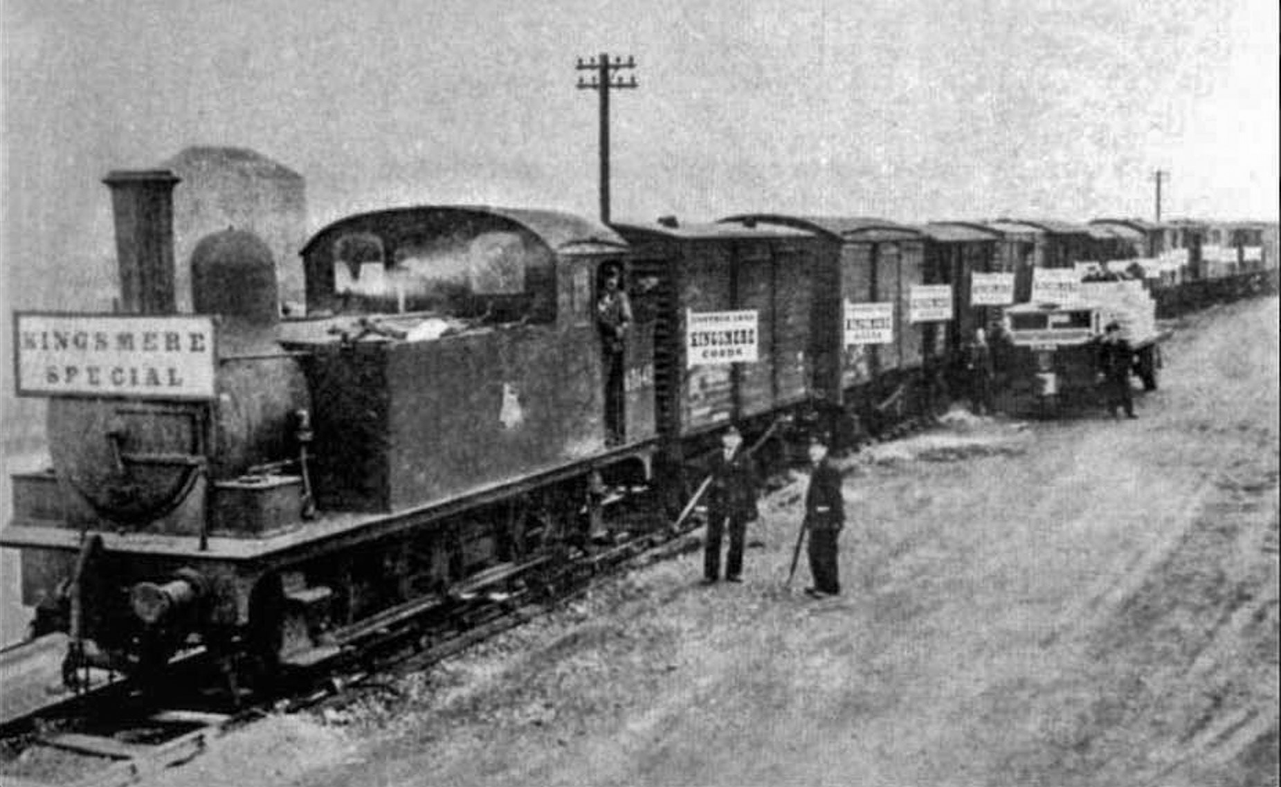 1950's 'A "Kingsmere" special goods train at Maldon East Station. (Courtesy David Newman, from http://www.churchside1.plus.com/Goldhanger-past/Cohen.htm)