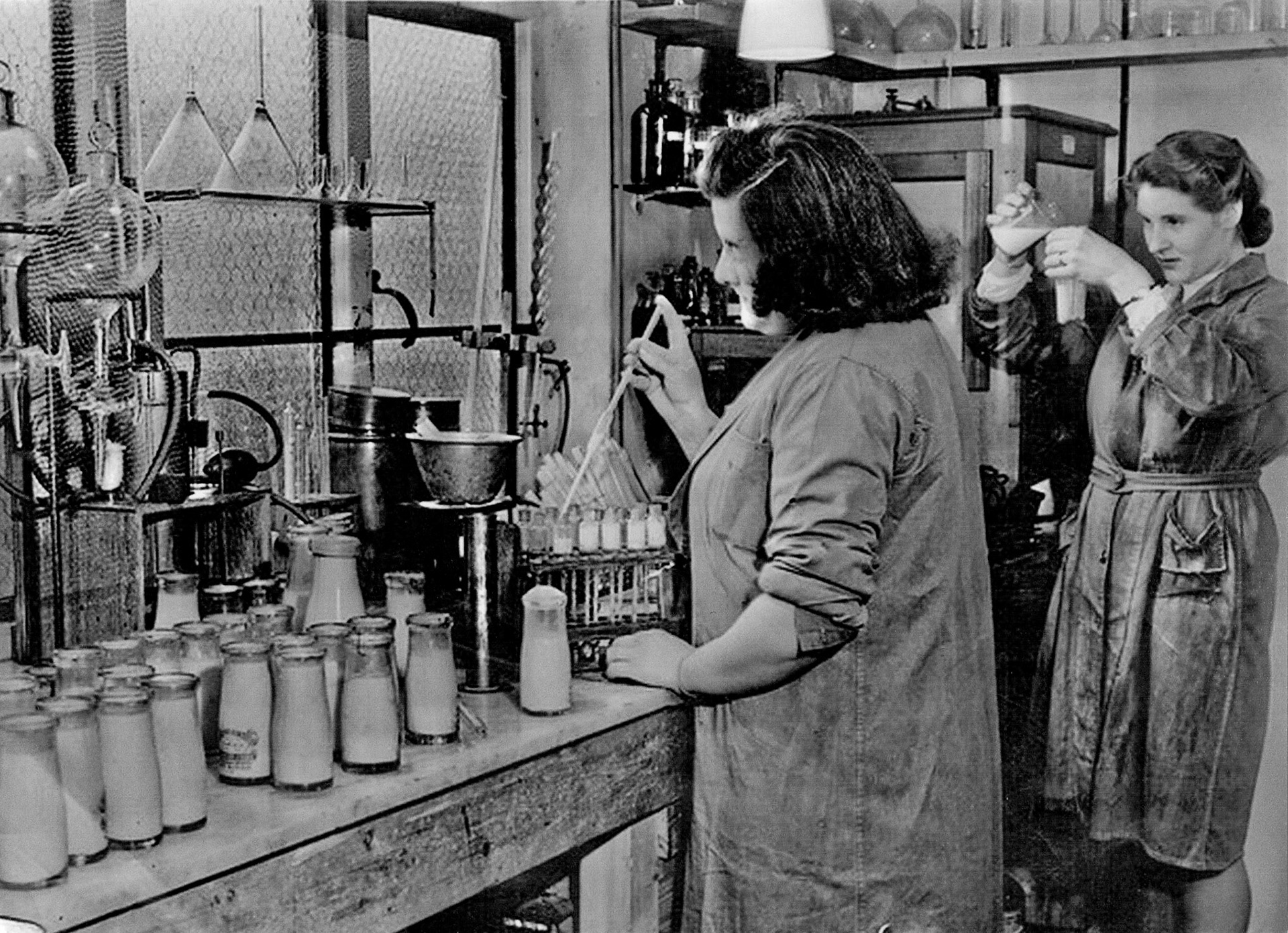 1950's Bowyer's laboratory at Shirley. Left: Rose, who worked with George during the war. Right: Betty Bowyer, youngest sister. (Courtesy Hilary McCluskey/Bowyer)
