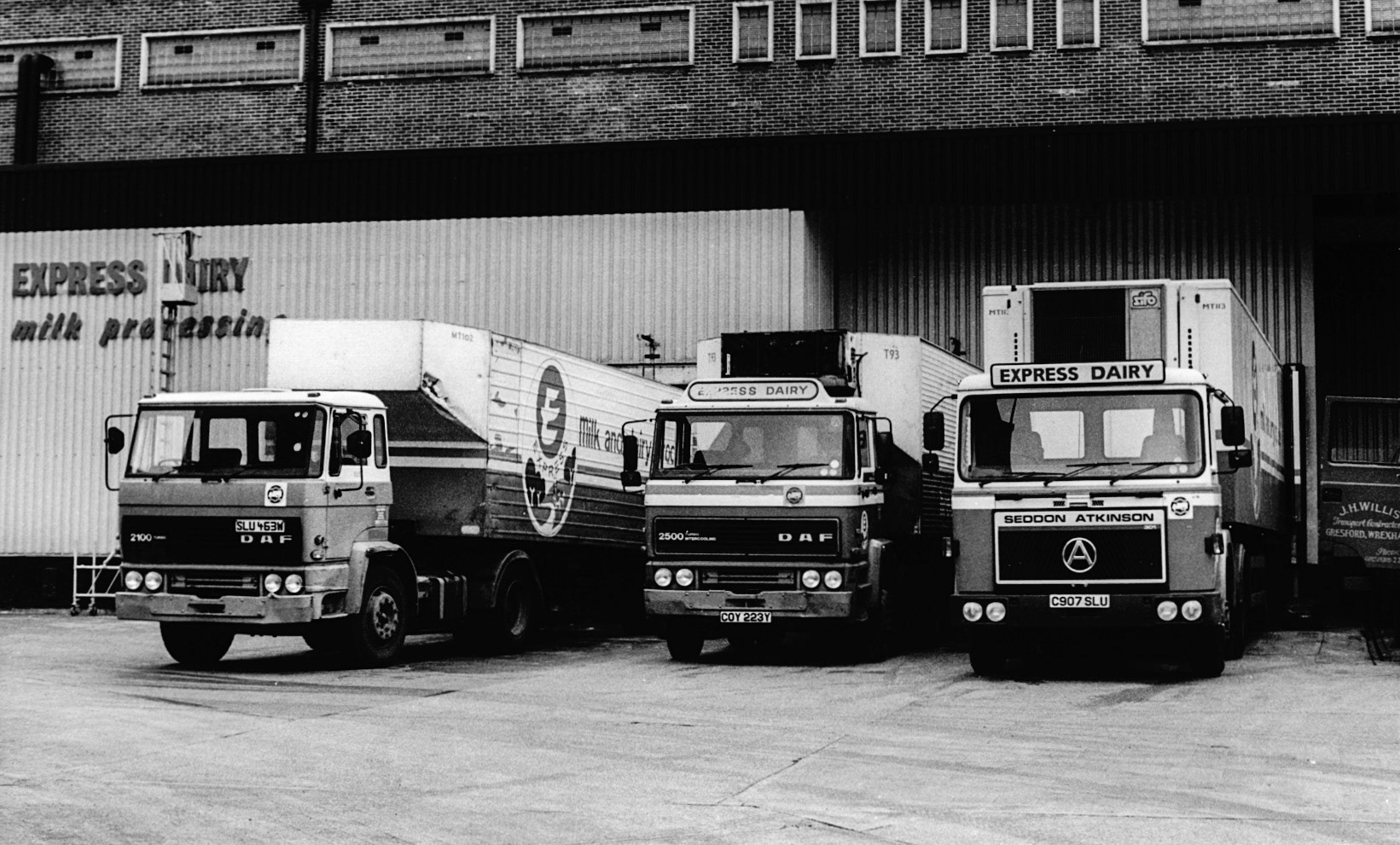 1986 South Morden Processing, loading bank and weighbridge. DAF 2100 SLU463W (on the road 5/81 to 11/87), DAF 2500 COY223Y (4/83 to 8/89) and Seddon Atkinson C907SLU (Courtesy Paul Smith)