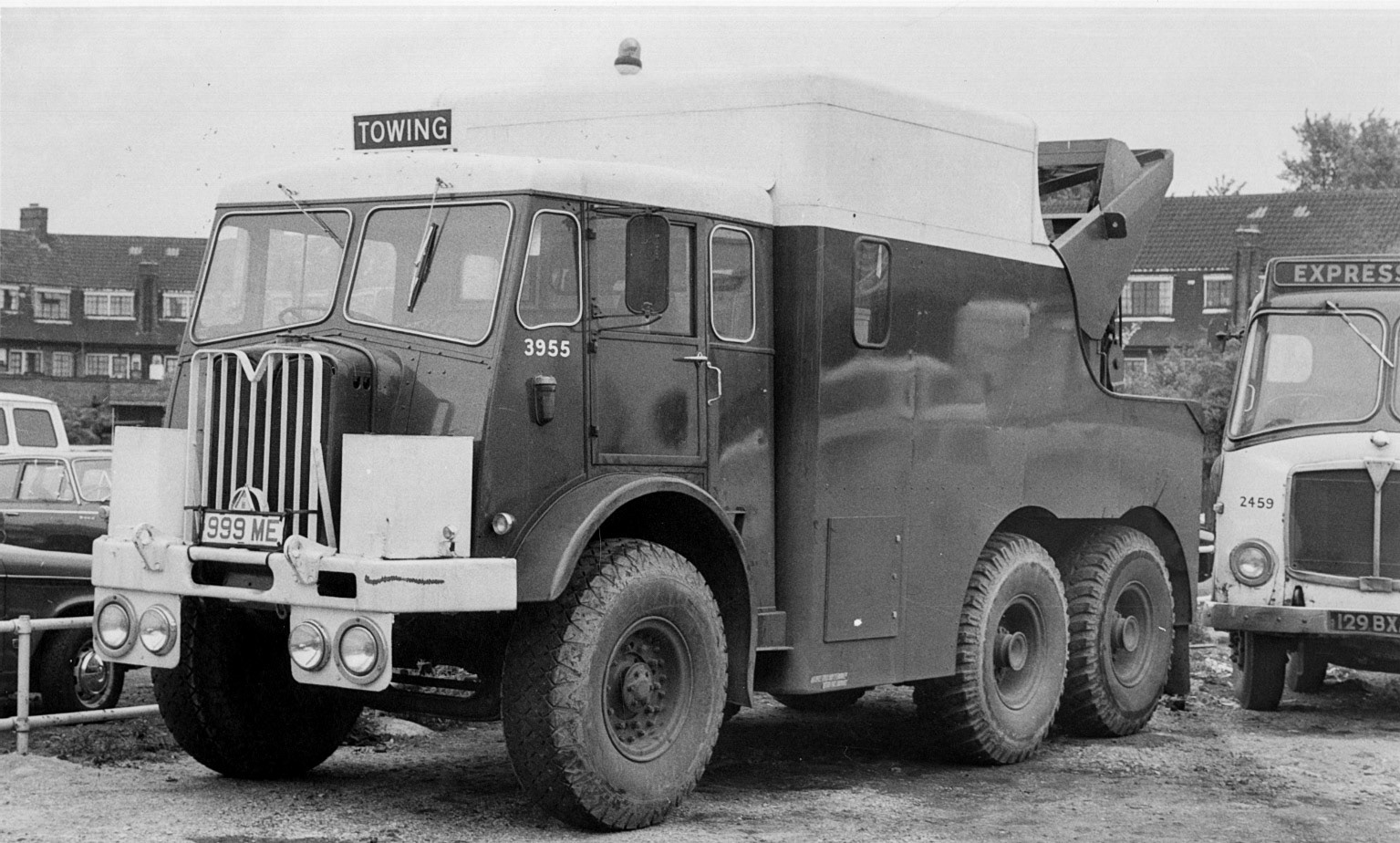 1960s AEC 'Militant' breakdown truck 999 ME, Co: 3955, with tanker 129 BX?, Co: 2459 behind. (Courtesy Paul Luke)