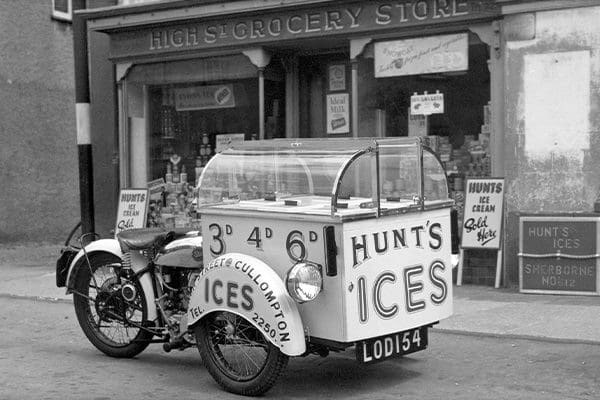 1955 Hunt's icecream delivery. (Courtesy www.huntsfoods.co.uk)