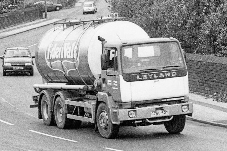 1985 Reg Leyland Constructor C760 SOY, Fleet: 5637, seen at speed with a good lean to starboard. Martin Fowler comments "Think that one was at Honiton when new?" (Courtesy Steve Rodenhurst)