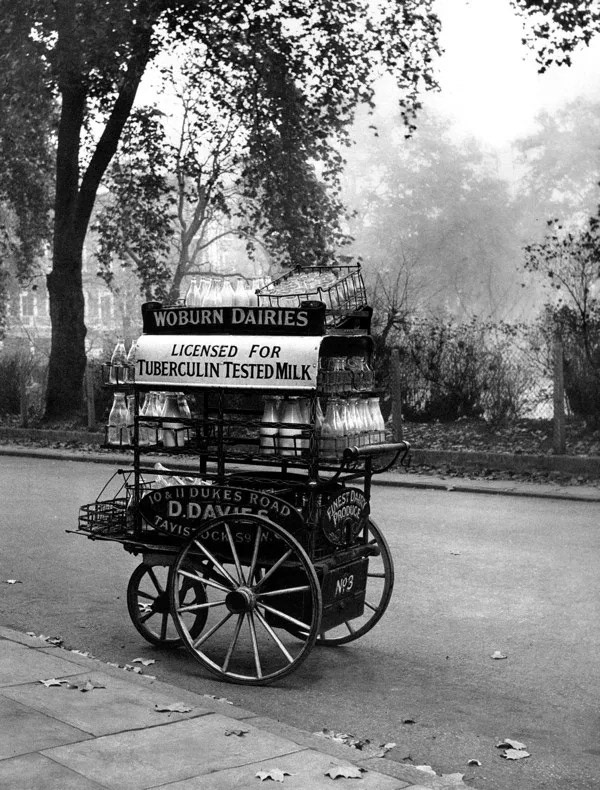 1930's Milk cart in Gordon Sq, Bloomsbury (Courtesy Ann Cator, Old London Photos FB)
