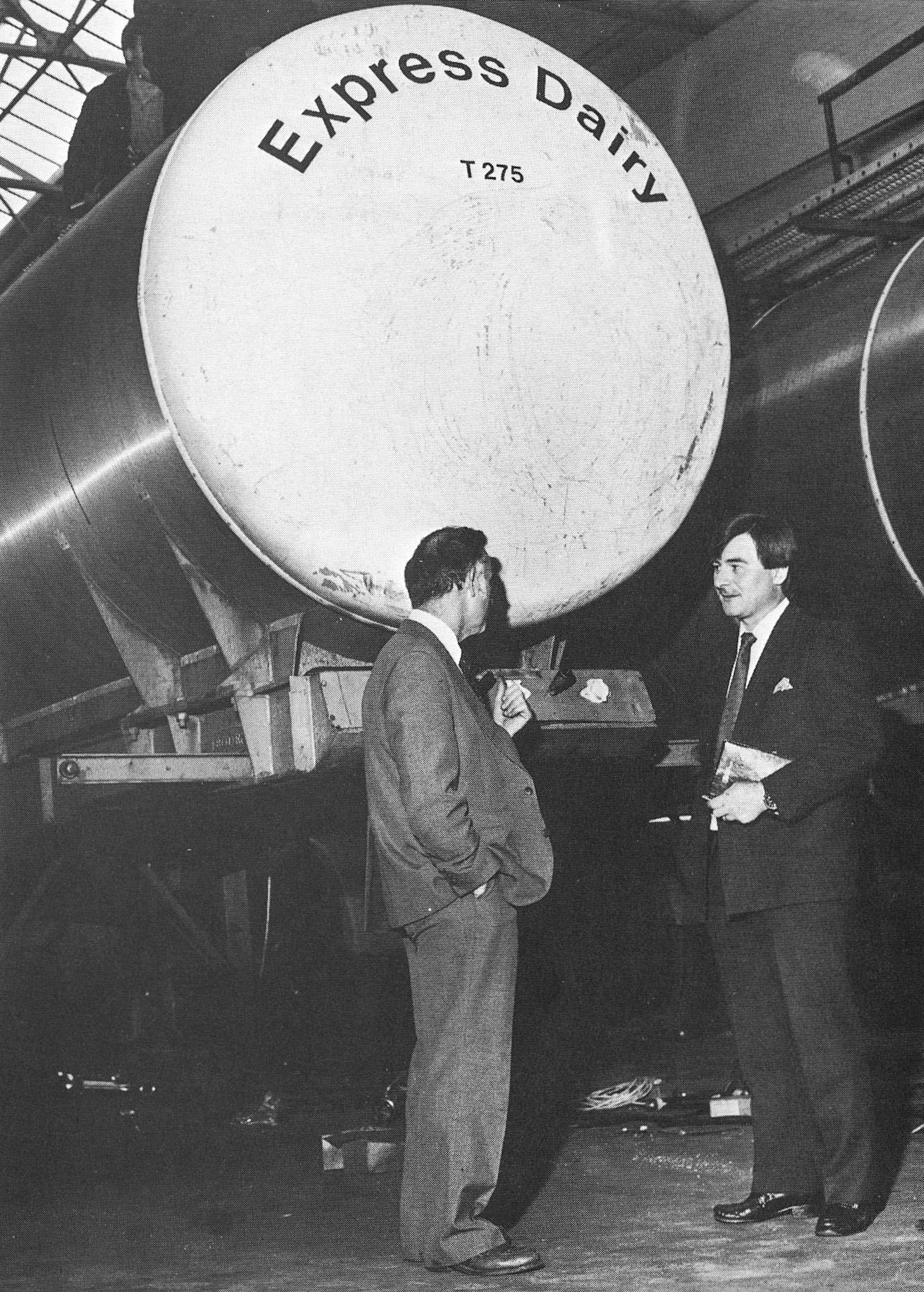 1985 Geoffrey Laycock, Health &amp; Safety Manager at South Ruislip inspects a tanker