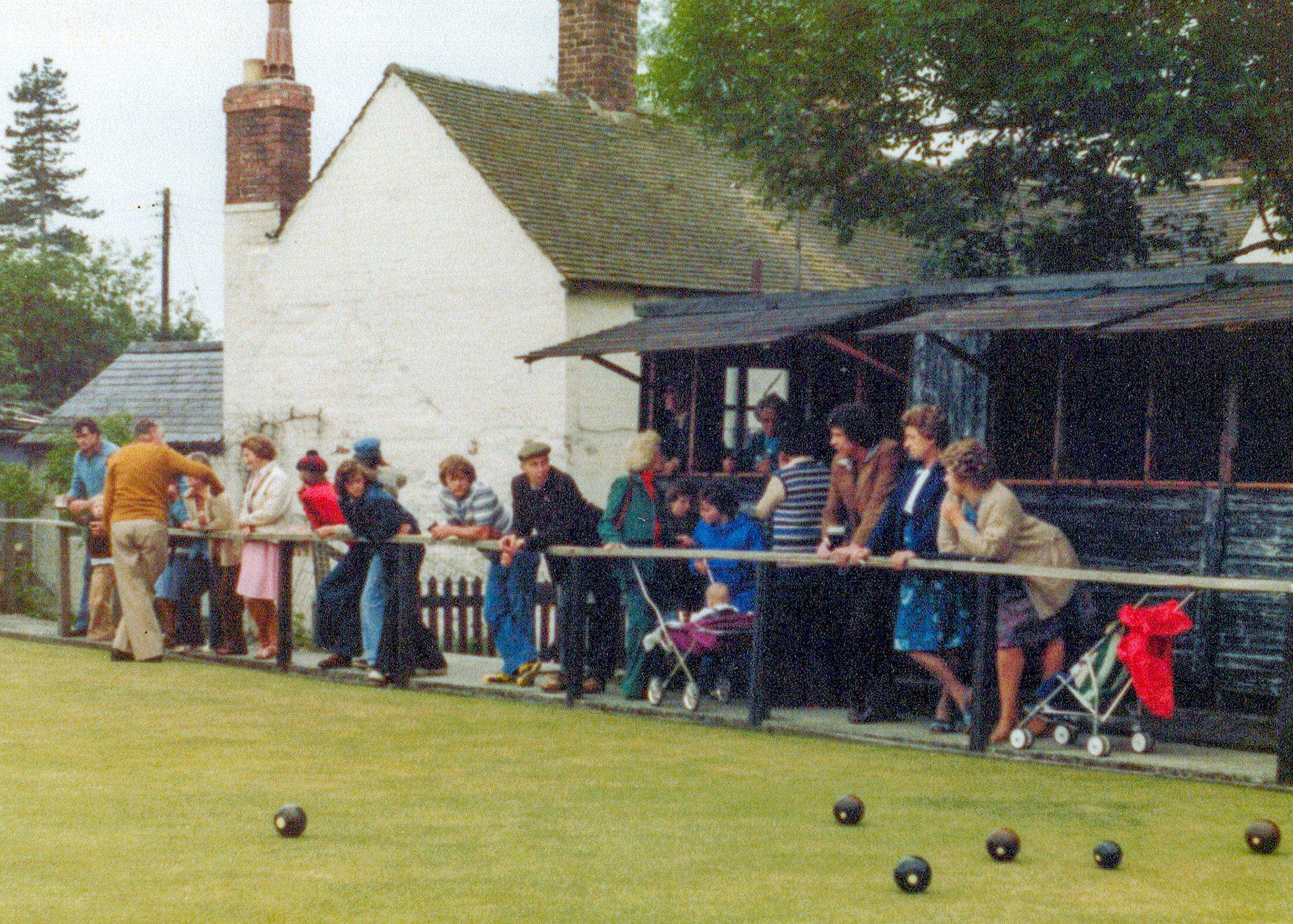 1980's Minsterley Bowling Club (Courtesy Joe Lyons)
