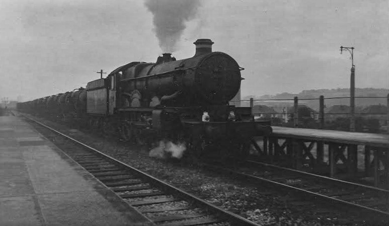 1958 "The evening milk train at South Greenford Halt sometime in 1958. Loco is 4077 Chepstow Castle. The tanks are returning from Kensington to the West Country for refilling and return the next day." (Courtesy Christopher Slatford, Ealing History FB Group)