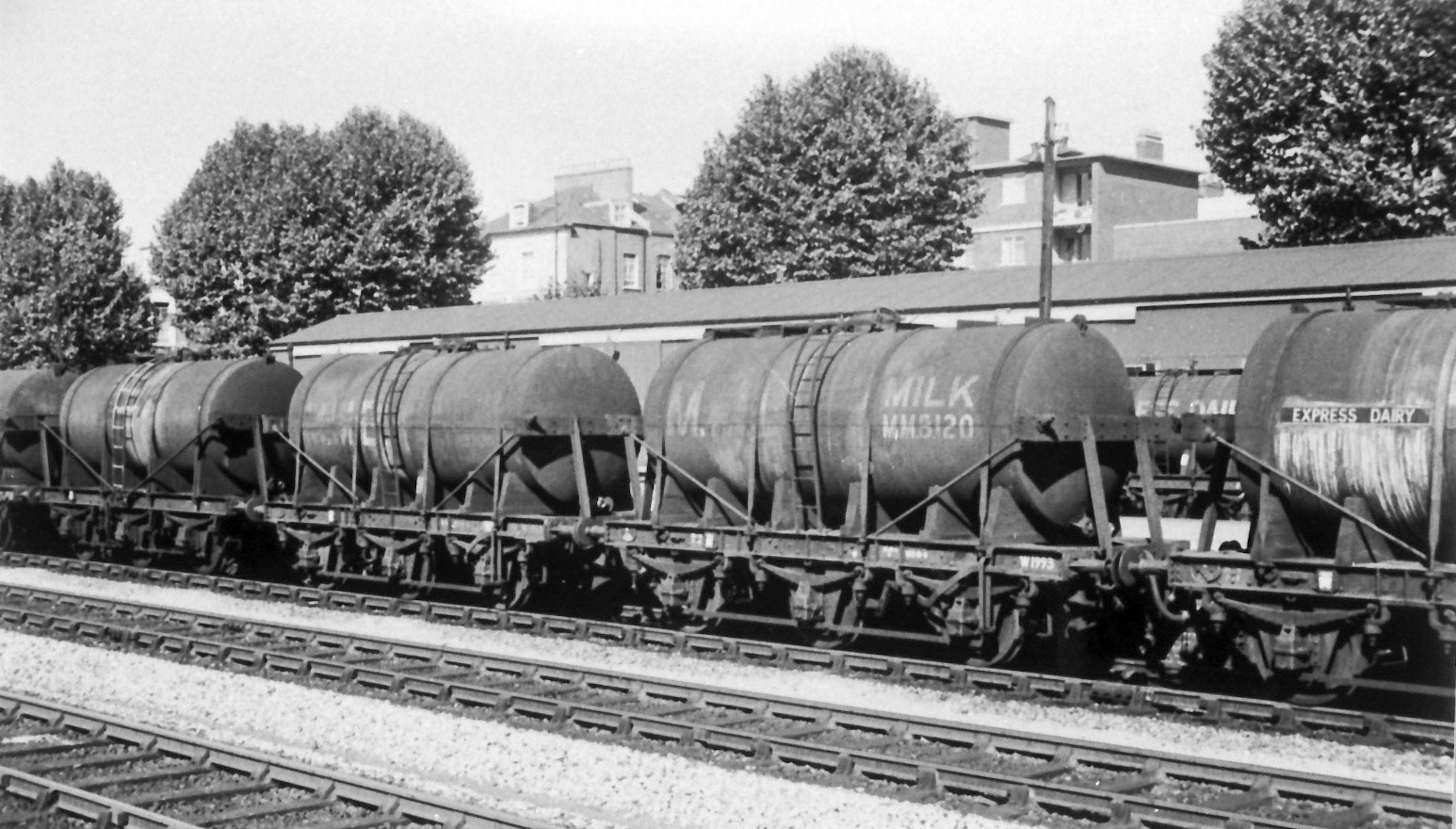 1963 Milk Marketing Board (W1) 6-wheel milk tank W1993 at Kensington Olympia (Historical Model Railway Society)
