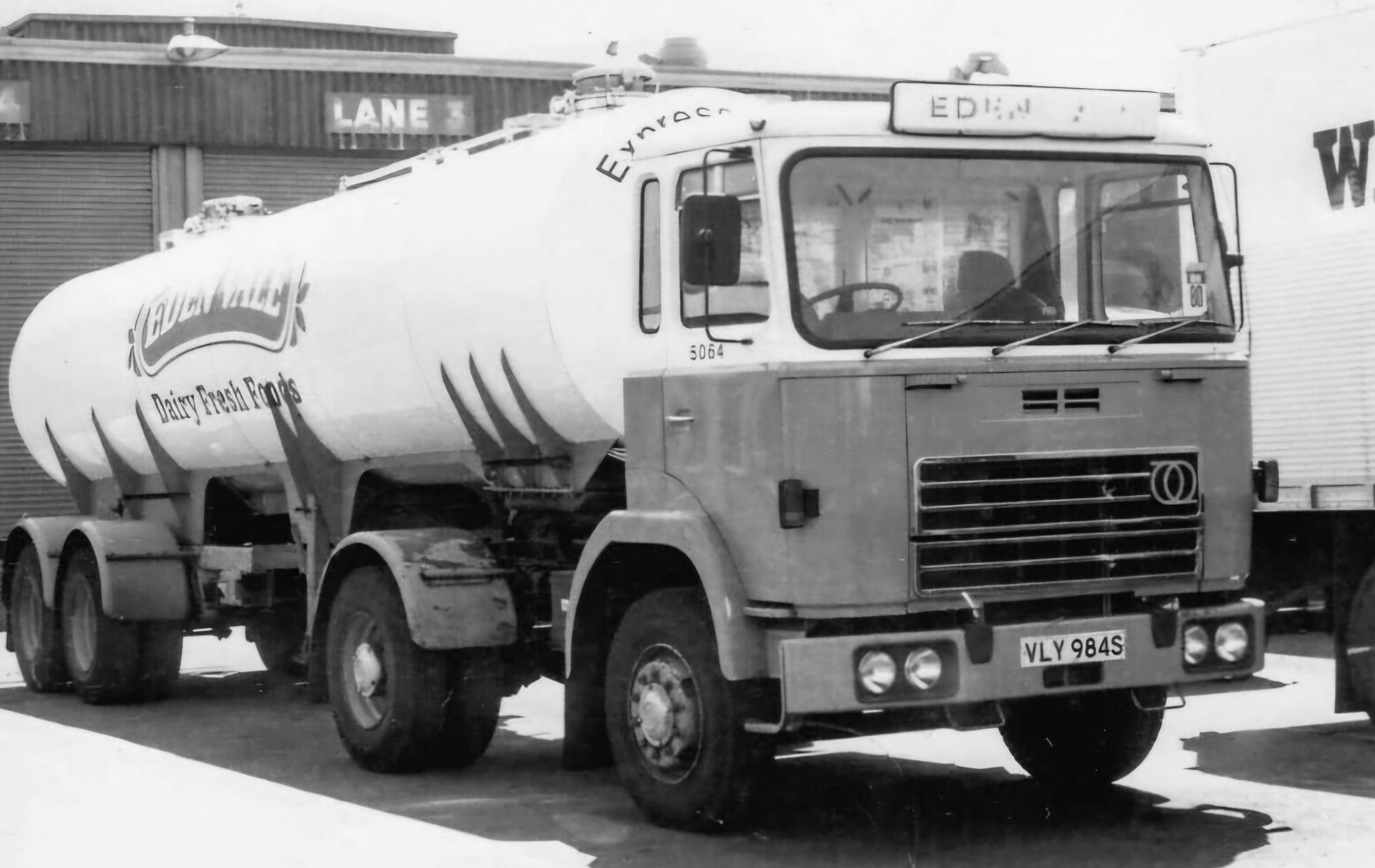 1977 Reg VLY 984S, Fleet 5064... Andy Wakefield comments "Here is one of the proper wagons we drove." Colin Kirkham adds "Drove those for years, all over the country. Great money. Great firm."(Courtesy Andy Wakefield)
