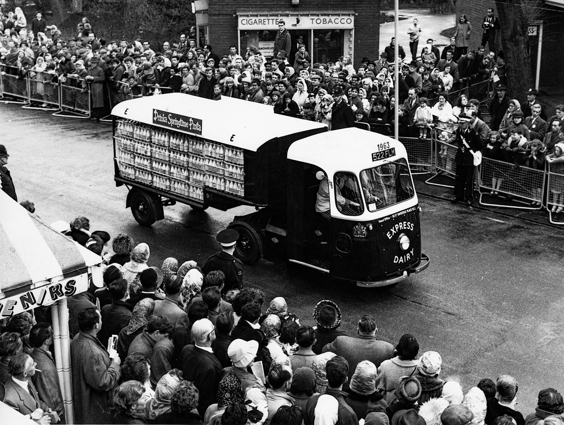 1963 (14th April) Easter Parade, Battersea Park "London Milk Distribution Past and Present".(Courtesy Paul Smith)