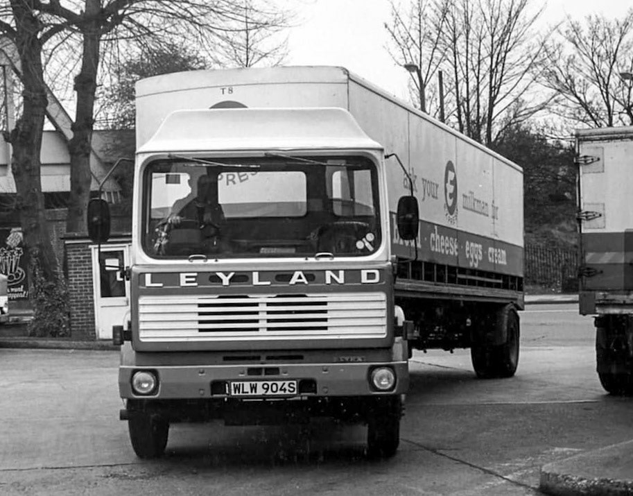 1977 Reg WLW 904S returning to South Morden