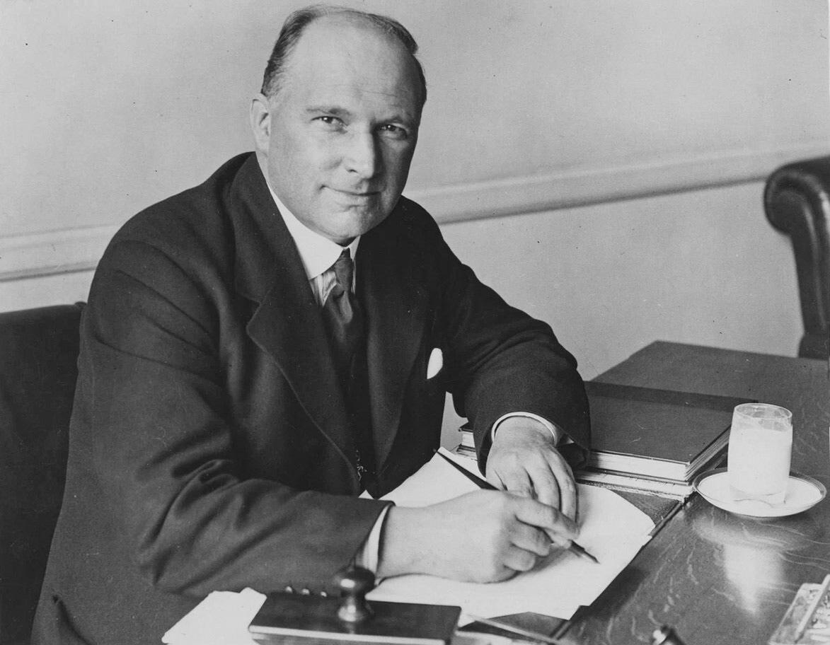 1935 Mr Sidney Foster, General Manager of the Milk Marketing Board, is a member of the MMB Milk Club. "Milk clubs are becoming popular in offices, workshops, mines, and their development can be gauged from the fact that nearly five hundred members of the staff of the Milk Board itself have joined the MMB club, and buy their ‘elevenses’, as they are called.”