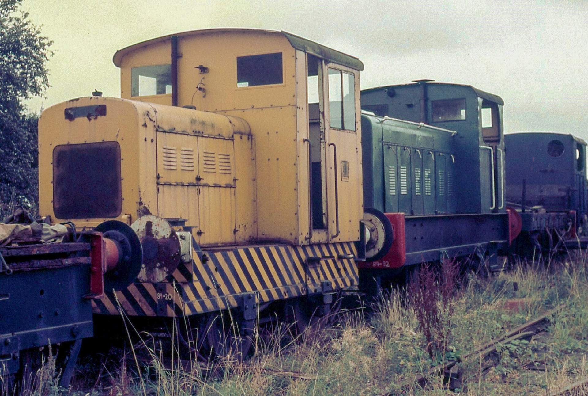 1989 Northamptonshire Ironstone Railway Trust shed at Hunsbury Hill. Murray comments "The yellow Ruston 48DS is 386875 of 1955, which came from British Leyland’s Wellingborough foundry when it closed in 1981, since scrapped. In the foreground is what I believe to be Ruston 48DS 235511 of 1945, supplied to Express Dairy at Cricklewood later moving to Morden. (Courtesy Murray Liston)
